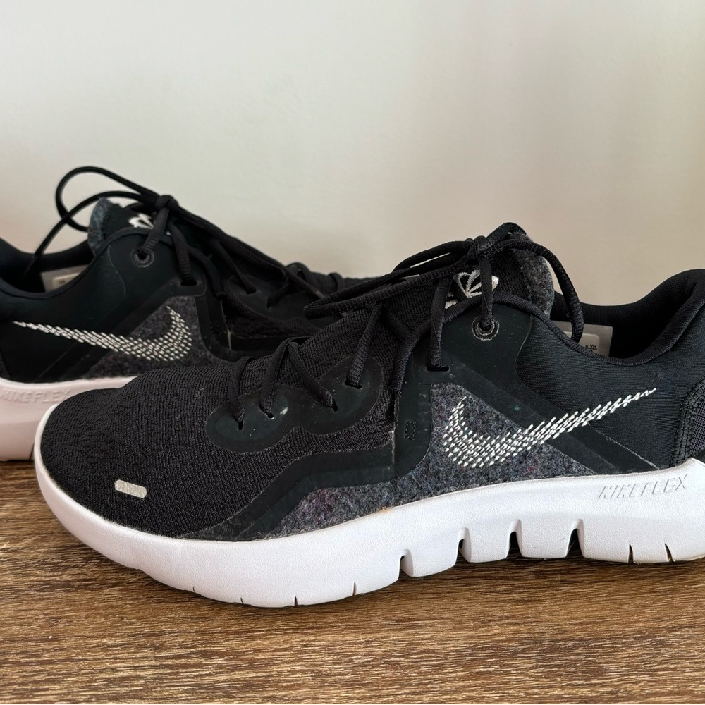 Nike Flex Sneakers